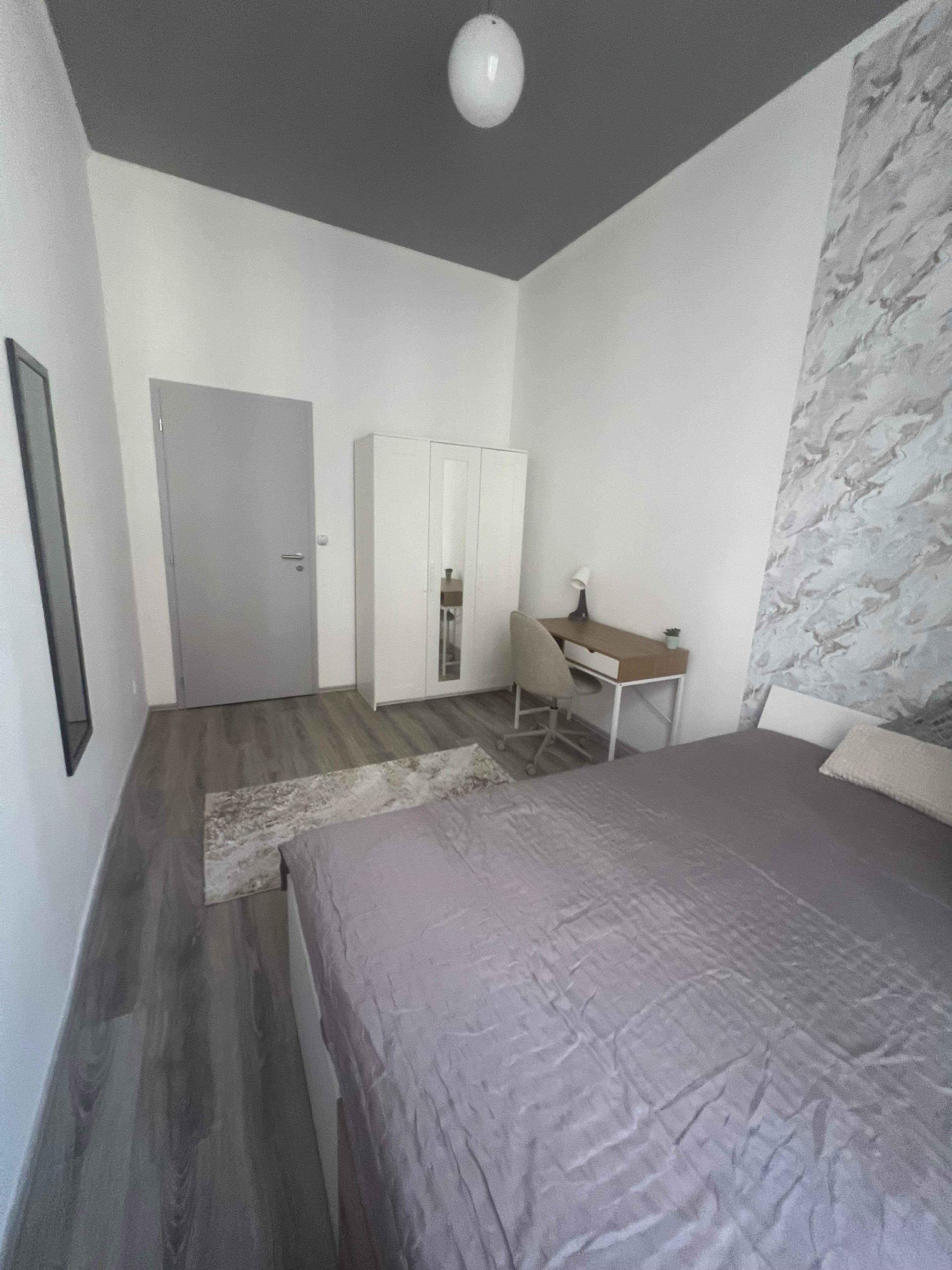 Room 2 alternate angle showing layout