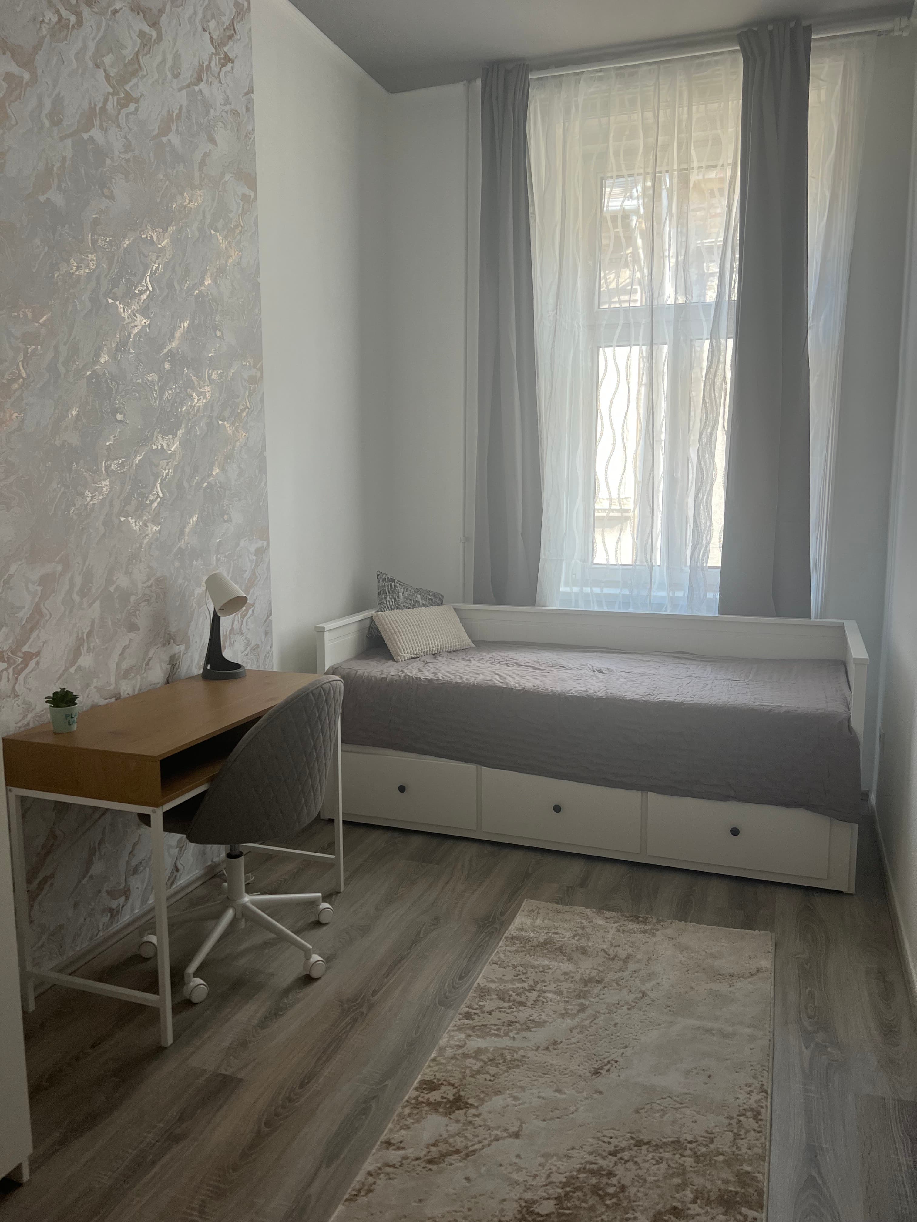 Room 4 overview with compact layout