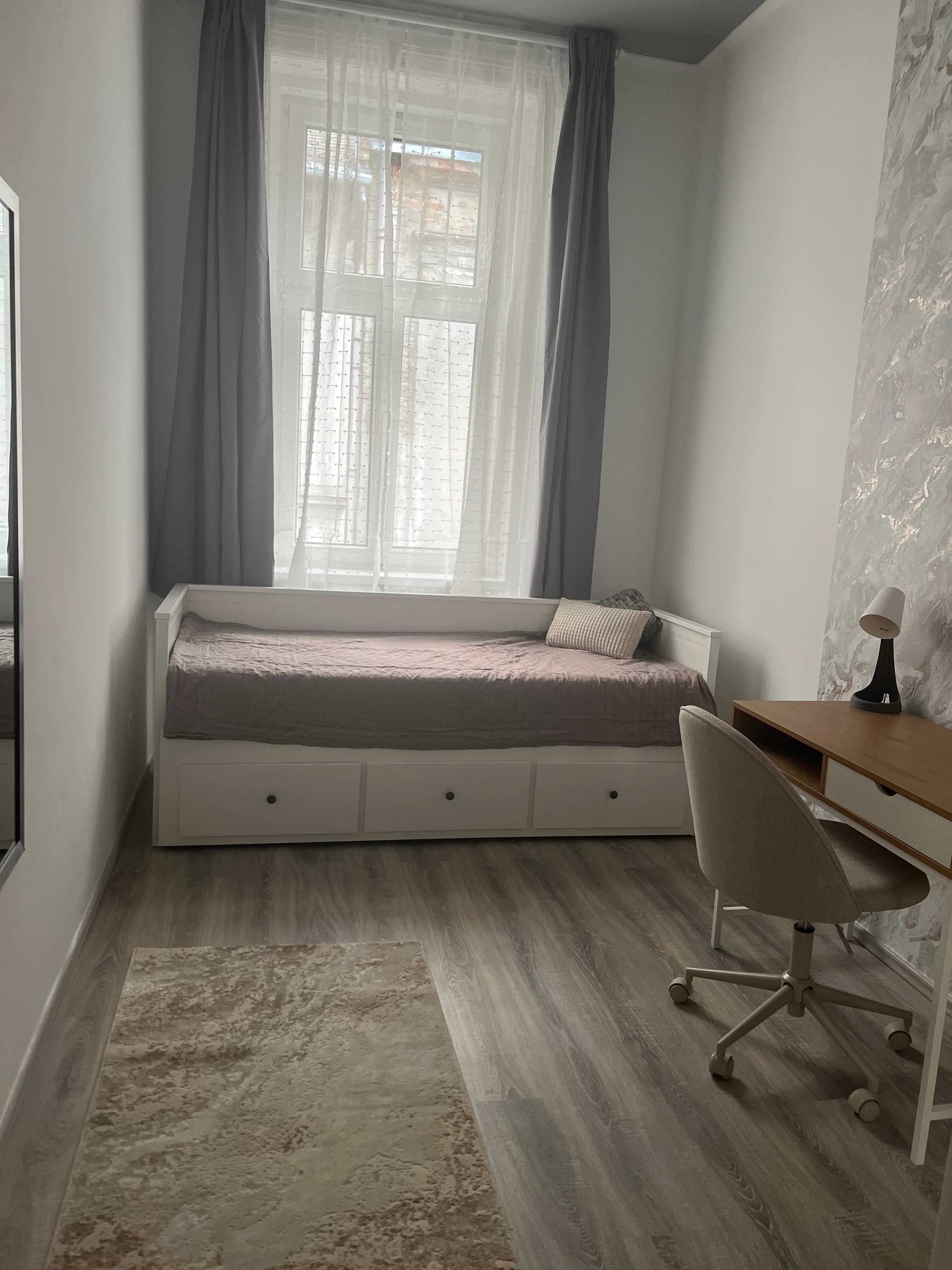 Room 5 overview with sleeping corner