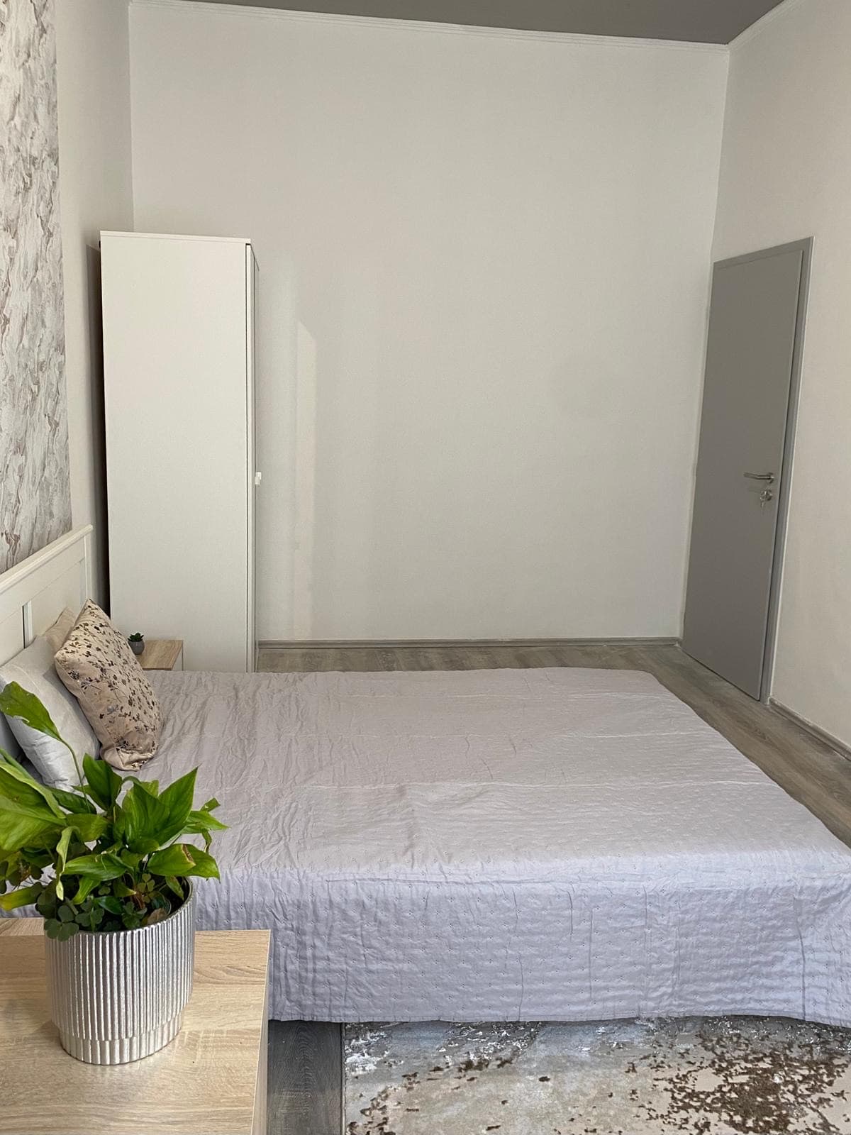 Room 1 layout showing floor space and furniture