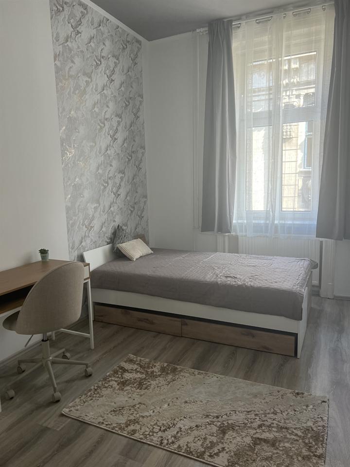 Room 2 in Apartment Szobi, 14 square meters