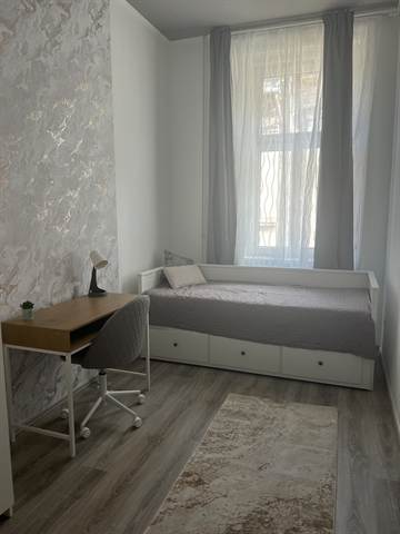 Room 4 overview with compact layout