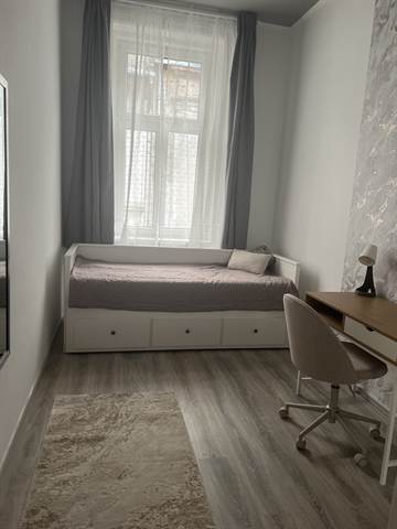 Room 5 overview with sleeping corner