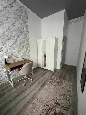 Room 5 alternate angle with natural light