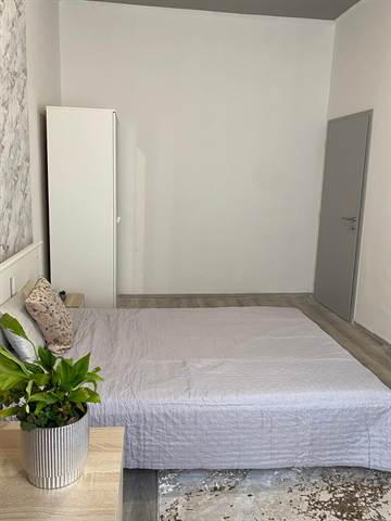 Room 1 layout showing floor space and furniture